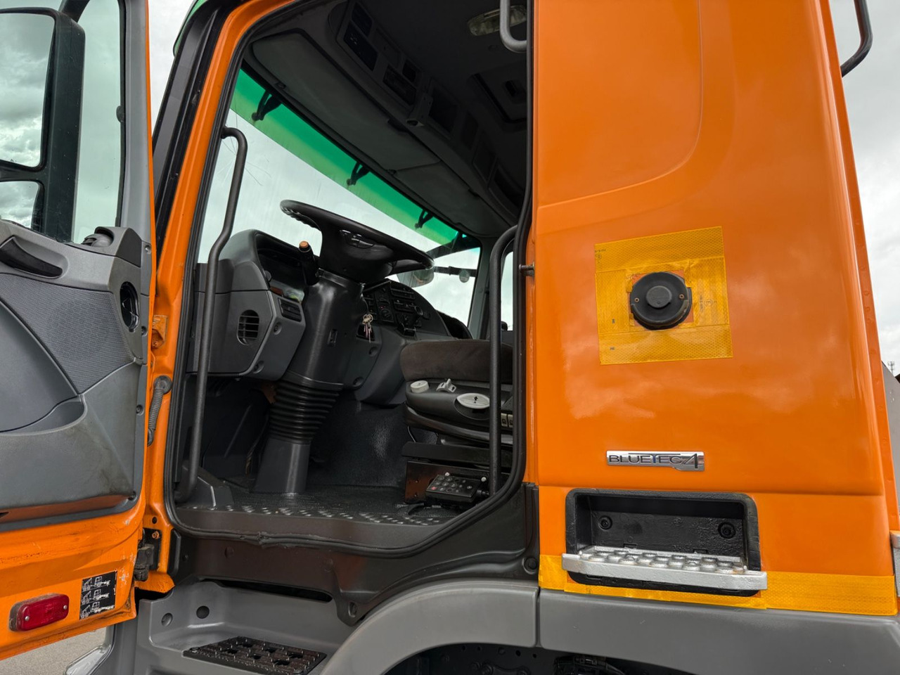 Mercedes-Benz Actros 3341 6x6 Hydraulikpumpe + Tank - Шаси кабина: снимка 3 Mercedes-Benz Actros 3341 6x6 Hydraulikpumpe + Tank - Шаси кабина: снимка 3