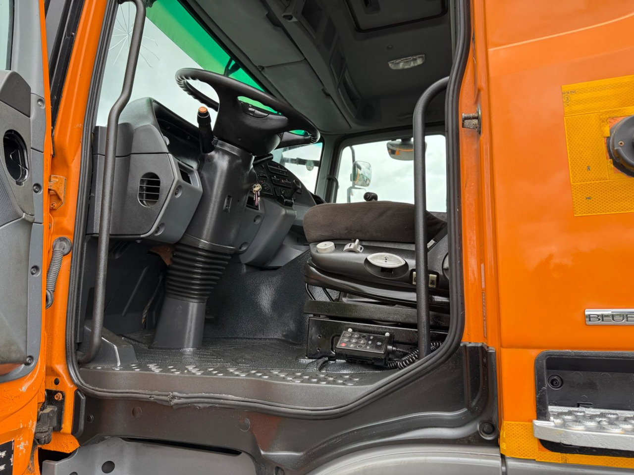 Mercedes-Benz Actros 3341 6x6 Hydraulikpumpe + Tank - Шаси кабина: снимка 5 Mercedes-Benz Actros 3341 6x6 Hydraulikpumpe + Tank - Шаси кабина: снимка 5
