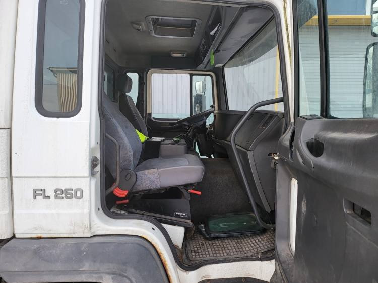 Рефрижератор камион VOLVO FL 250 FOR SPAREPARTS: снимка 6