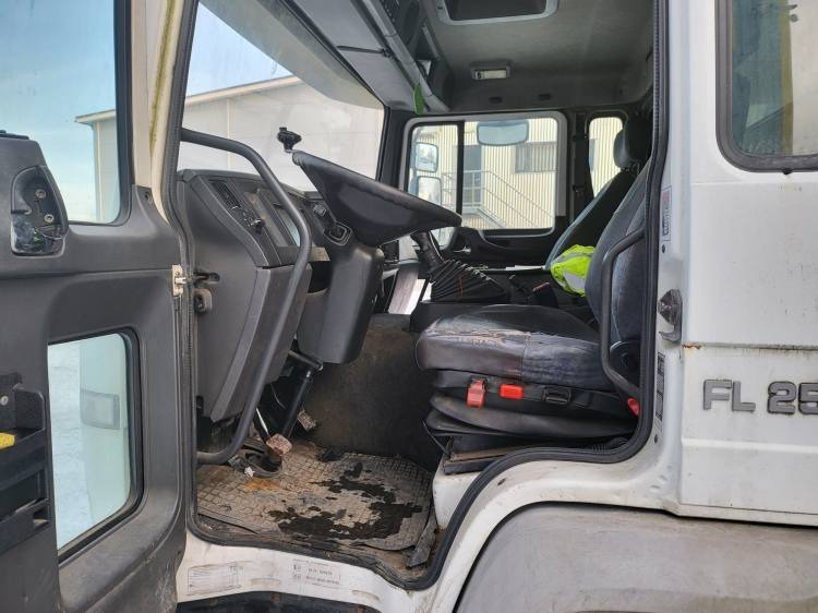 Рефрижератор камион VOLVO FL 250 FOR SPAREPARTS: снимка 7