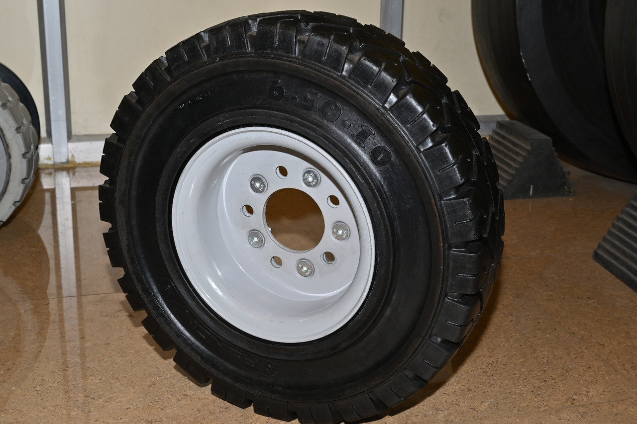 EuroSolid 7.00-12 - Комплект колела за Влекач за багаж: снимка 1 EuroSolid 7.00-12 - Комплект колела за Влекач за багаж: снимка 1