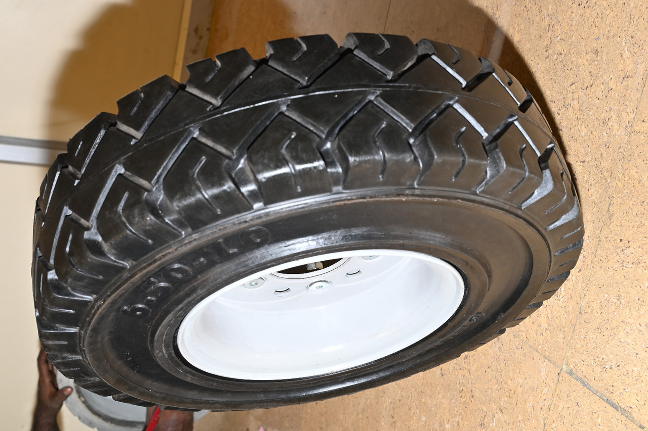 EuroSolid 7.00-12 - Комплект колела за Влекач за багаж: снимка 2 EuroSolid 7.00-12 - Комплект колела за Влекач за багаж: снимка 2