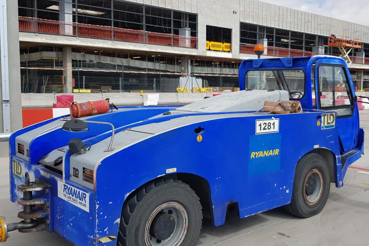 Pushback Tractor TLD 150-12 - Влекач на самолети: снимка 3 Pushback Tractor TLD 150-12 - Влекач на самолети: снимка 3