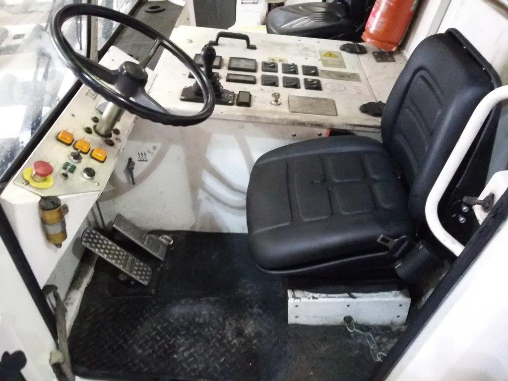 Pushback Tractor TLD TMX400-26 - Влекач на самолети: снимка 4 Pushback Tractor TLD TMX400-26 - Влекач на самолети: снимка 4