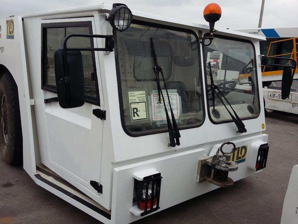 Pushback Tractor TLD TMX400-26 - Влекач на самолети: снимка 1 Pushback Tractor TLD TMX400-26 - Влекач на самолети: снимка 1