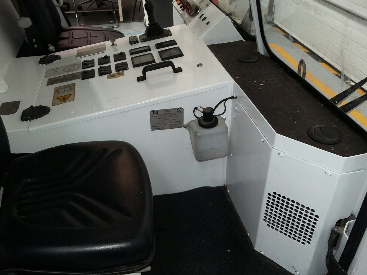 Pushback Tractor TLD TMX400-30 - Влекач на самолети: снимка 5 Pushback Tractor TLD TMX400-30 - Влекач на самолети: снимка 5