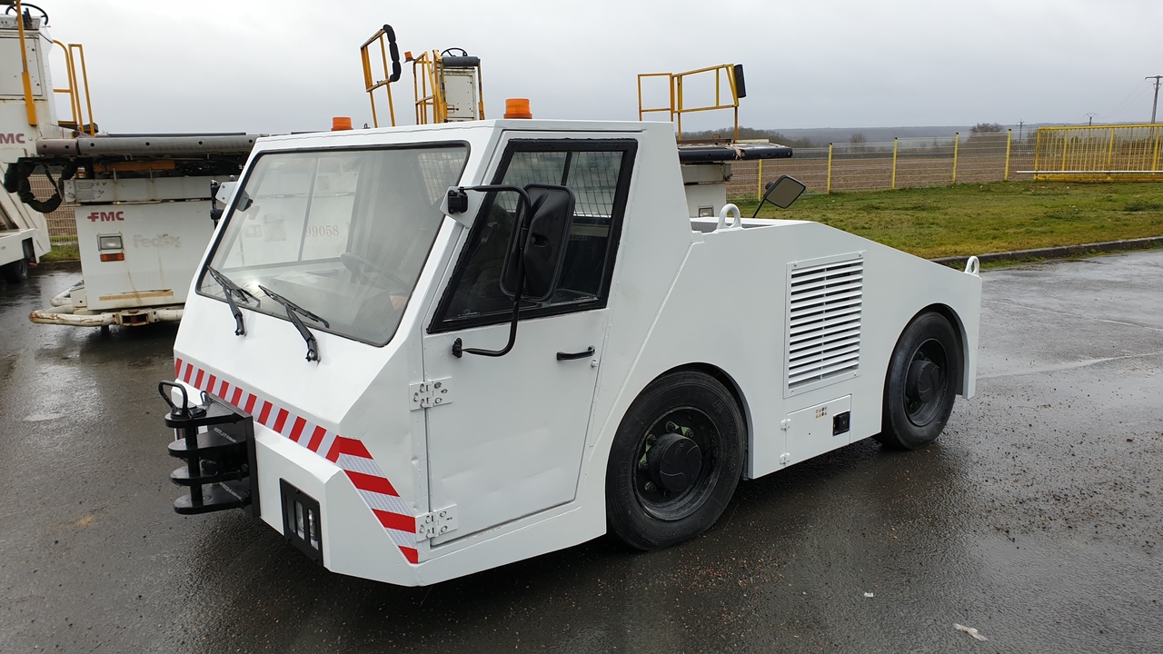 SOVAM K100 - Влекач на самолети: снимка 4 SOVAM K100 - Влекач на самолети: снимка 4