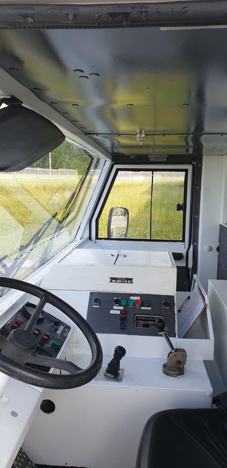 SOVAM K250 - Влекач на самолети: снимка 4 SOVAM K250 - Влекач на самолети: снимка 4