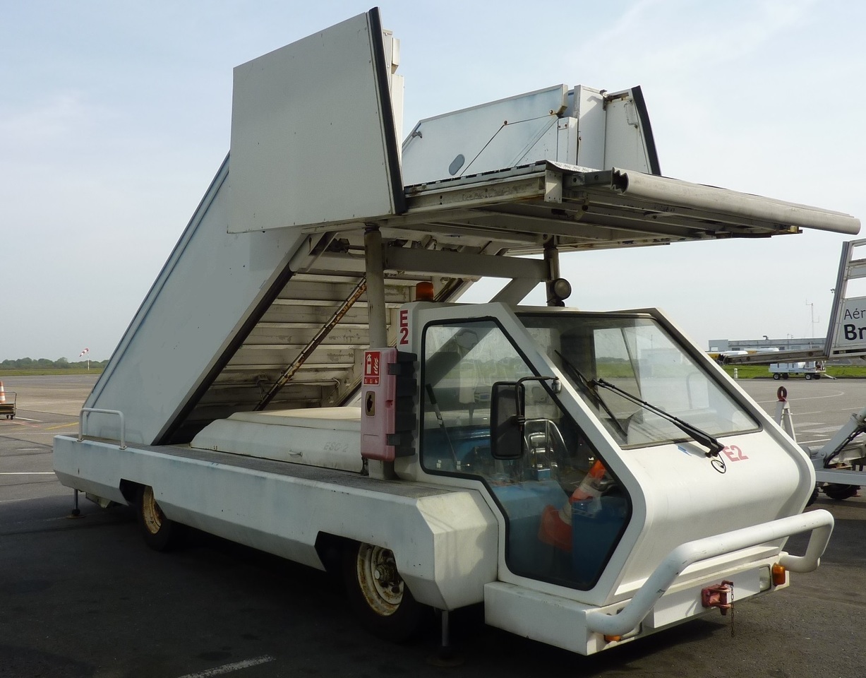 SOVAM Passenger Stairs 1.9 SPS - Пътническа стълба: снимка 1 SOVAM Passenger Stairs 1.9 SPS - Пътническа стълба: снимка 1