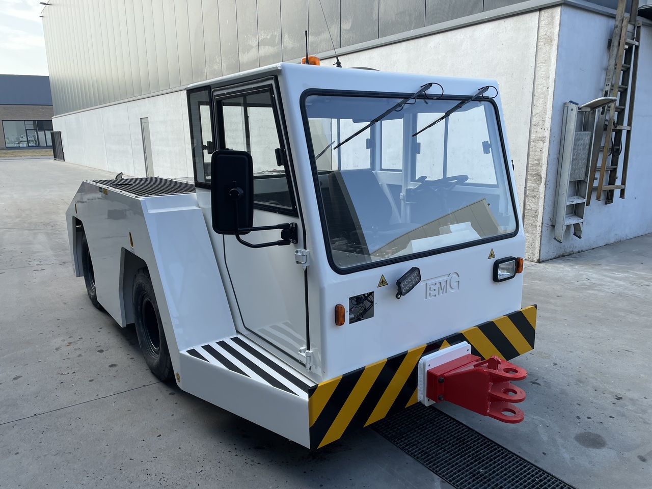 TEMG TG5012 - Влекач на самолети: снимка 2 TEMG TG5012 - Влекач на самолети: снимка 2