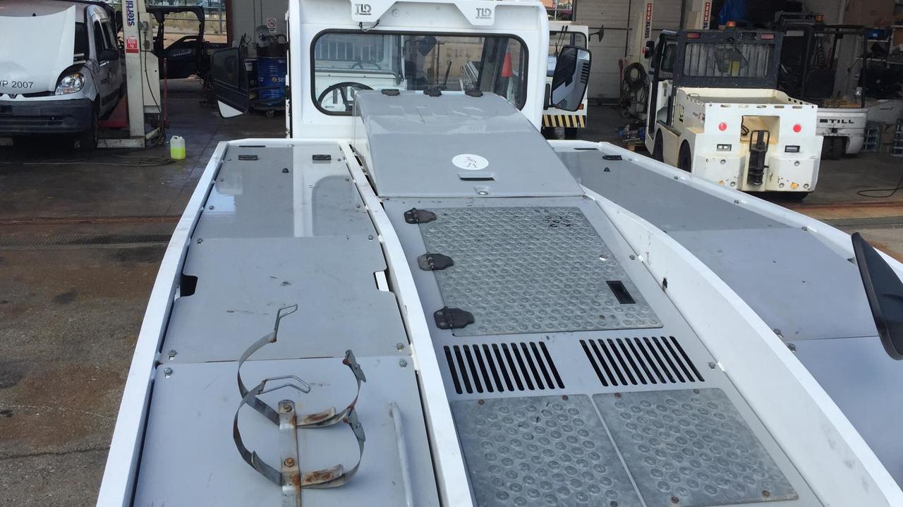 TLD TMX150-9 - Влекач на самолети: снимка 2 TLD TMX150-9 - Влекач на самолети: снимка 2