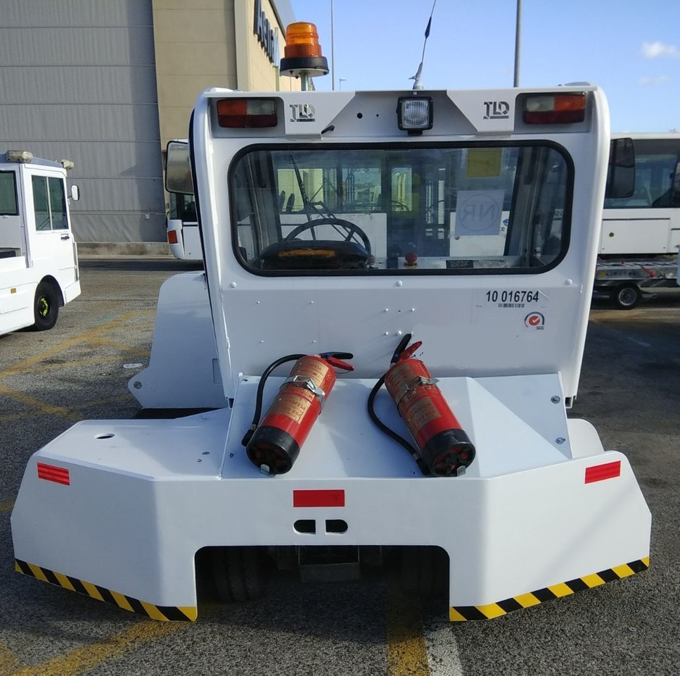 TLD Towbarless Pushback TPX 100 E - Влекач на самолети: снимка 2 TLD Towbarless Pushback TPX 100 E - Влекач на самолети: снимка 2