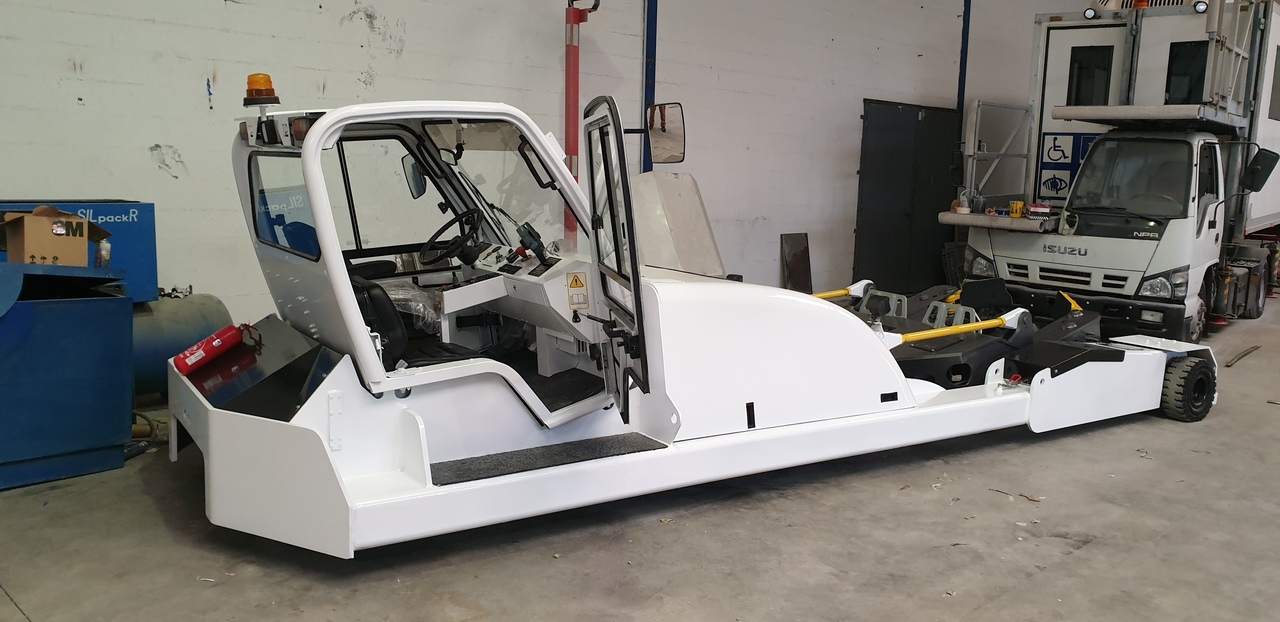 TLD Towbarless Pushback TPX 100 E - Влекач на самолети: снимка 1 TLD Towbarless Pushback TPX 100 E - Влекач на самолети: снимка 1