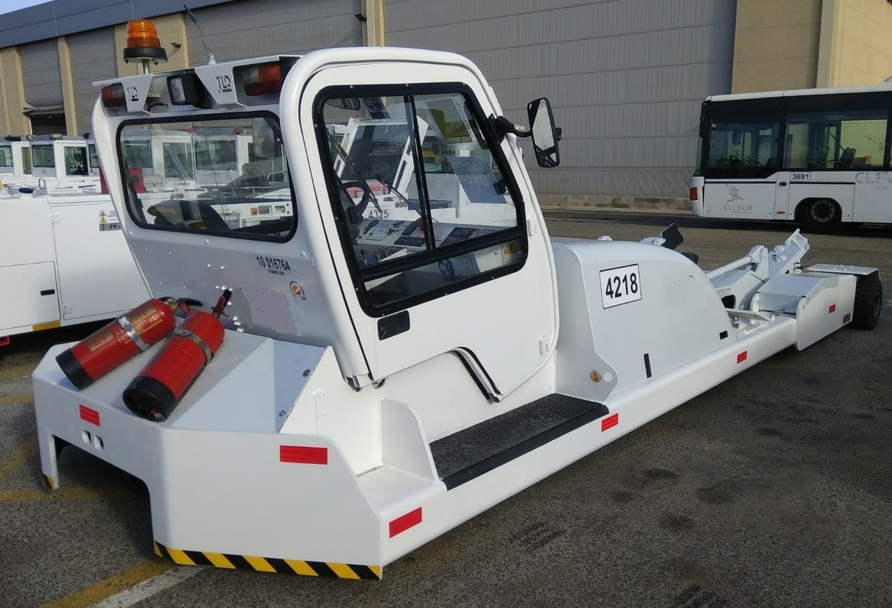 TLD Towbarless Pushback TPX 100 E - Влекач на самолети: снимка 1 TLD Towbarless Pushback TPX 100 E - Влекач на самолети: снимка 1