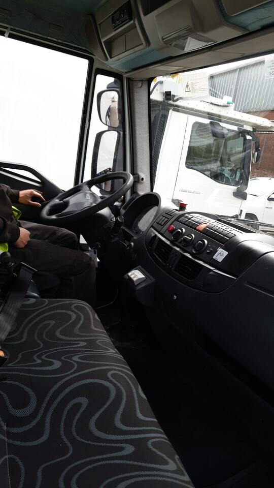 Mallaghan Water truck WSU 3000 on IVECO - Техника за наземно обслужване: снимка 3 Mallaghan Water truck WSU 3000 on IVECO - Техника за наземно обслужване: снимка 3