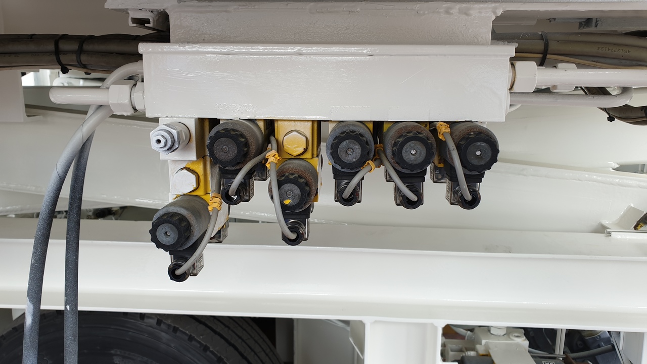Loader Universal Trepel 70U - Товарач на контейнери/ Палети: снимка 5 Loader Universal Trepel 70U - Товарач на контейнери/ Палети: снимка 5
