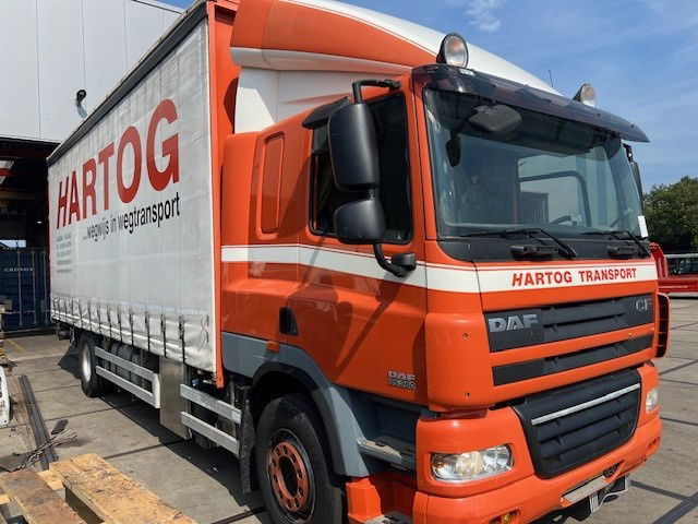 DAF CF 85.360 FA85.360 CF - Камион с брезент: снимка 2 DAF CF 85.360 FA85.360 CF - Камион с брезент: снимка 2