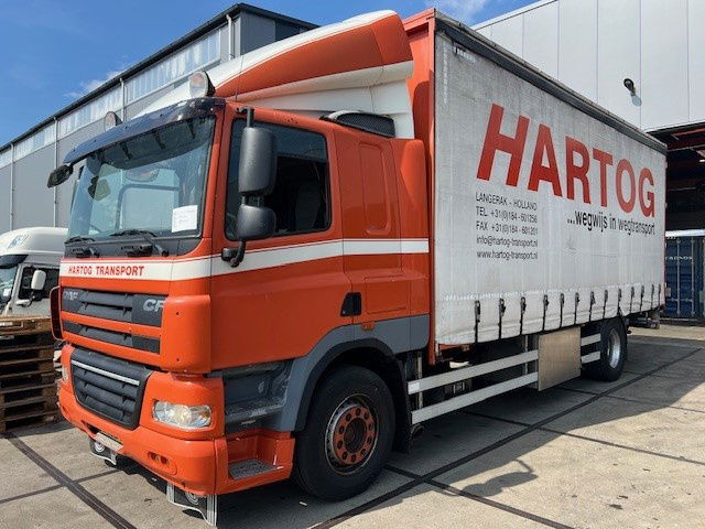 DAF CF 85.360 FA85.360 CF - Камион с брезент: снимка 1 DAF CF 85.360 FA85.360 CF - Камион с брезент: снимка 1
