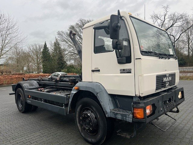 MAN 18.284 18.264 Steel spring - Контейнеровоз/ Сменна каросерия камион: снимка 2 MAN 18.284 18.264 Steel spring - Контейнеровоз/ Сменна каросерия камион: снимка 2