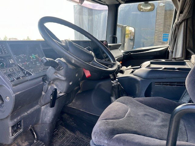 Scania P94-310 .310 - Влекач: снимка 5 Scania P94-310 .310 - Влекач: снимка 5