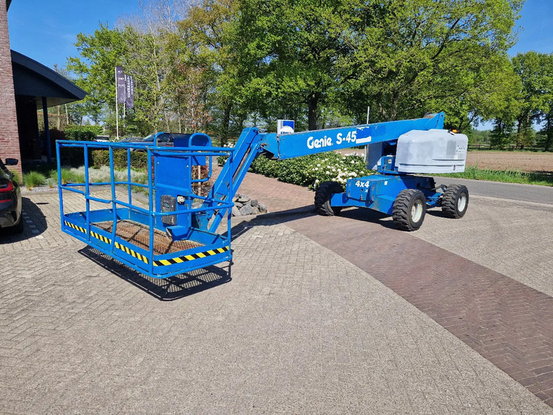 Genie S-45 - Телескопична платформа: снимка 3 Genie S-45 - Телескопична платформа: снимка 3