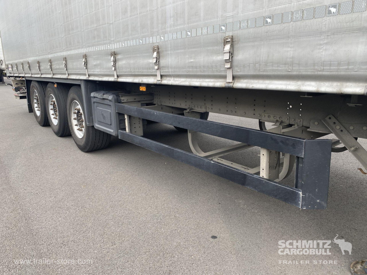 SCHMITZ Curtainsider Standard Taillift - Брезентово полуремарке: снимка 2 SCHMITZ Curtainsider Standard Taillift - Брезентово полуремарке: снимка 2