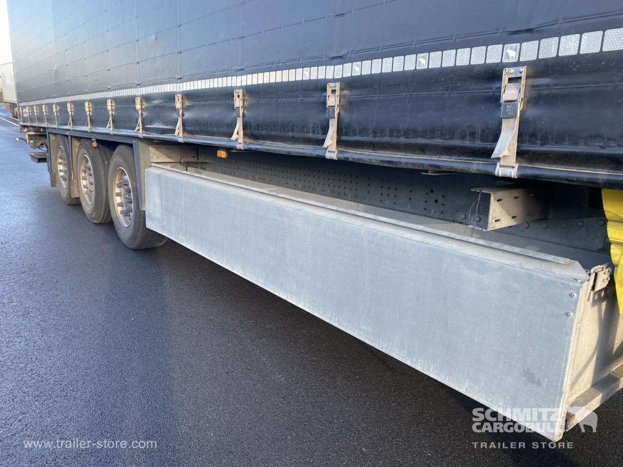 SCHMITZ Curtainsider Standard Taillift - Брезентово полуремарке: снимка 4 SCHMITZ Curtainsider Standard Taillift - Брезентово полуремарке: снимка 4