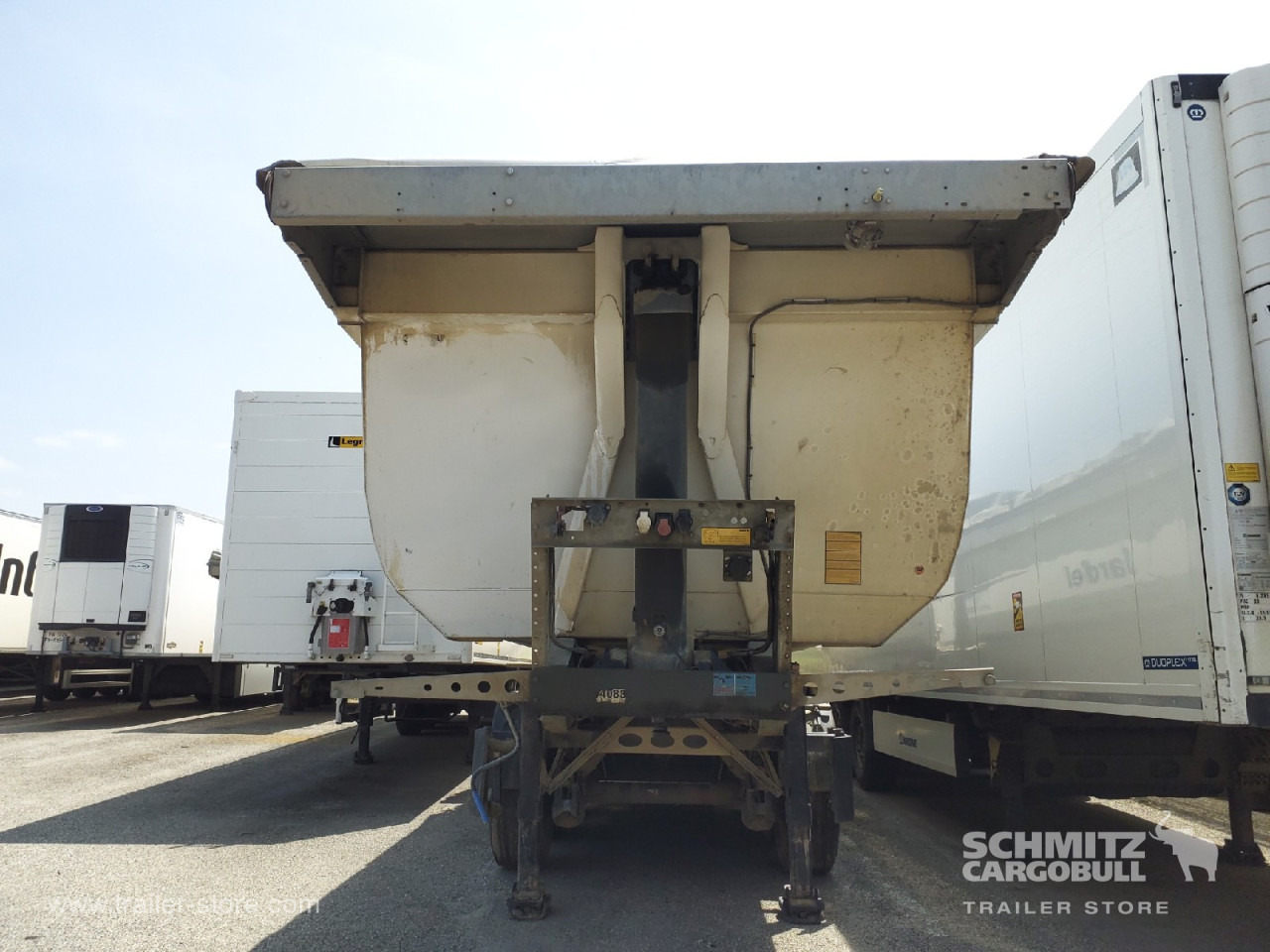 SCHMITZ Tipper Steel half pipe body 24m³ - Самосвал полуремарке: снимка 5 SCHMITZ Tipper Steel half pipe body 24m³ - Самосвал полуремарке: снимка 5