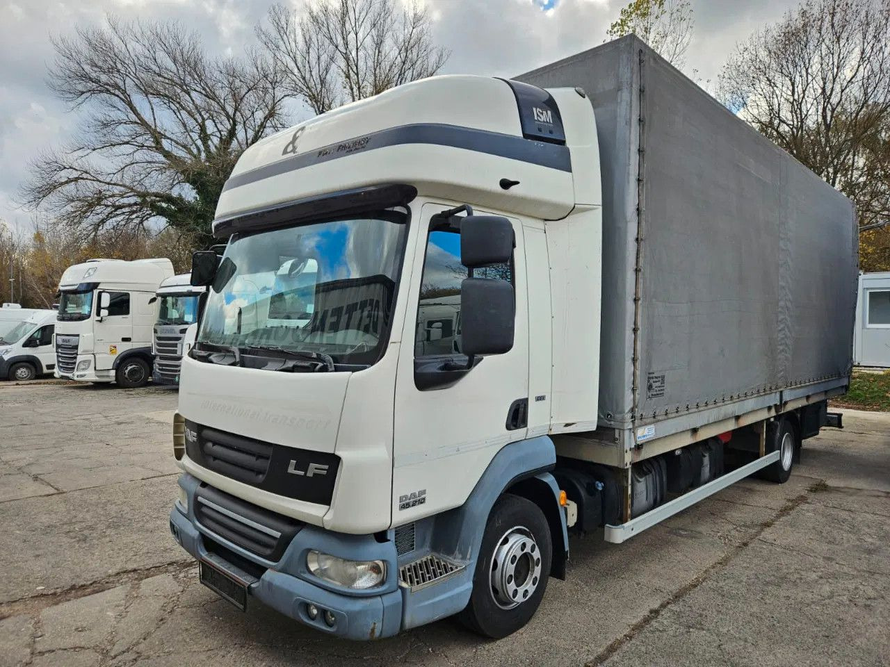 DAF LF 45.210 12t Euro5 EEV - Камион с брезент: снимка 1 DAF LF 45.210 12t Euro5 EEV - Камион с брезент: снимка 1