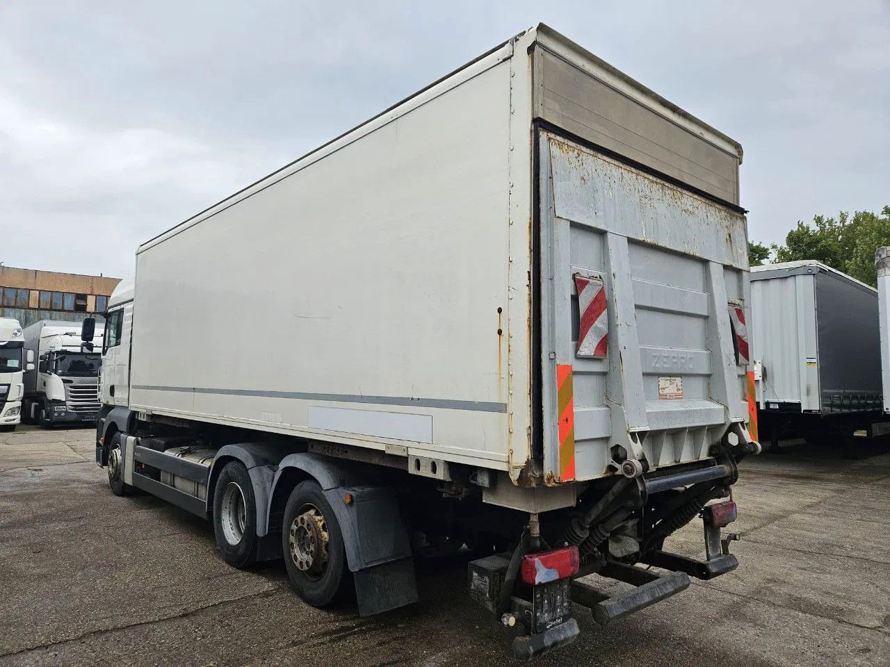 MAN TGA 26.400 BDF Tail Lift Euro5, New Smart2 Tacho - Контейнеровоз/ Сменна каросерия камион: снимка 4 MAN TGA 26.400 BDF Tail Lift Euro5, New Smart2 Tacho - Контейнеровоз/ Сменна каросерия камион: снимка 4