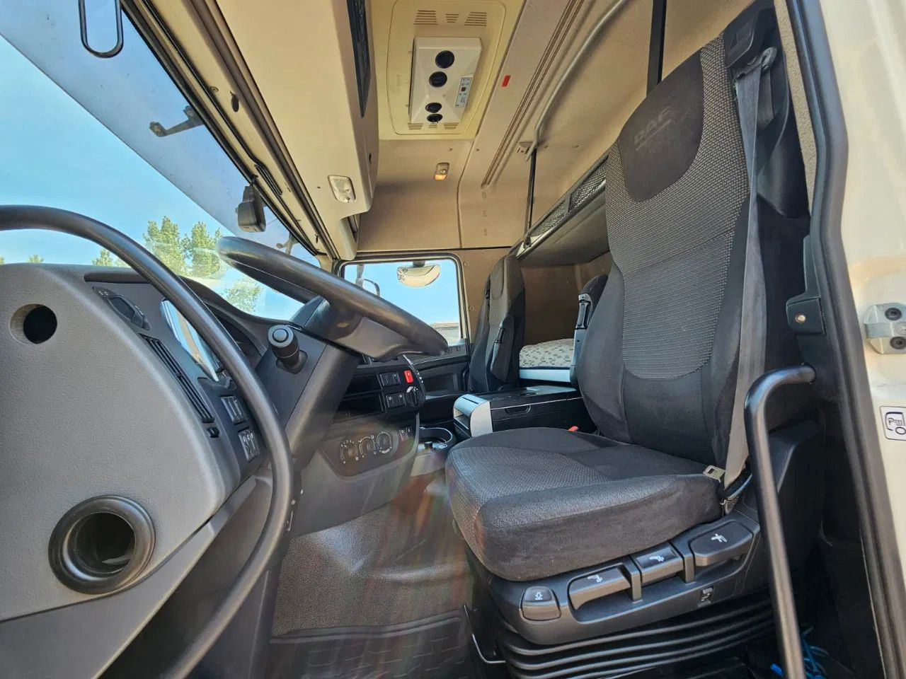 DAF XF 460 Space Cab Standklima 1 units - Влекач: снимка 5 DAF XF 460 Space Cab Standklima 1 units - Влекач: снимка 5