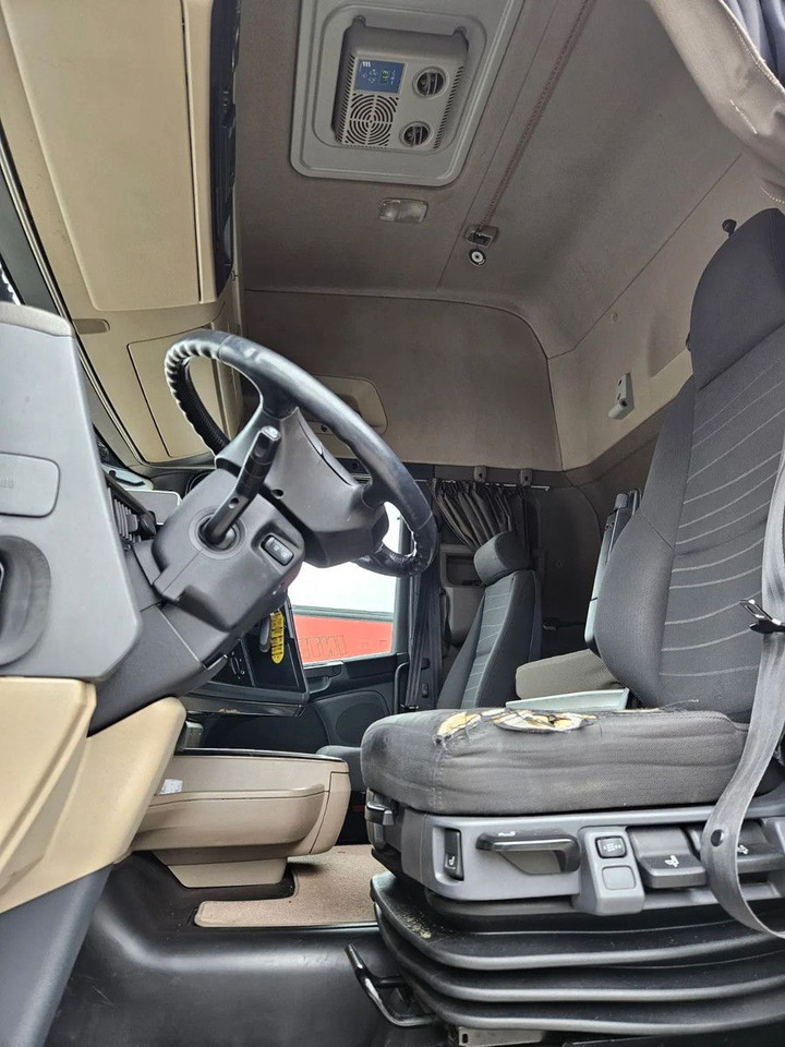 Scania R490 TopLine, Full Spoiler, New G2V2 Tachograph - Влекач: снимка 5 Scania R490 TopLine, Full Spoiler, New G2V2 Tachograph - Влекач: снимка 5