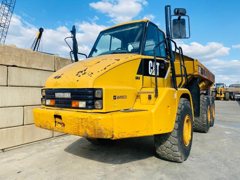 CAT 725 - Съчленен самосвал: снимка 3 CAT 725 - Съчленен самосвал: снимка 3