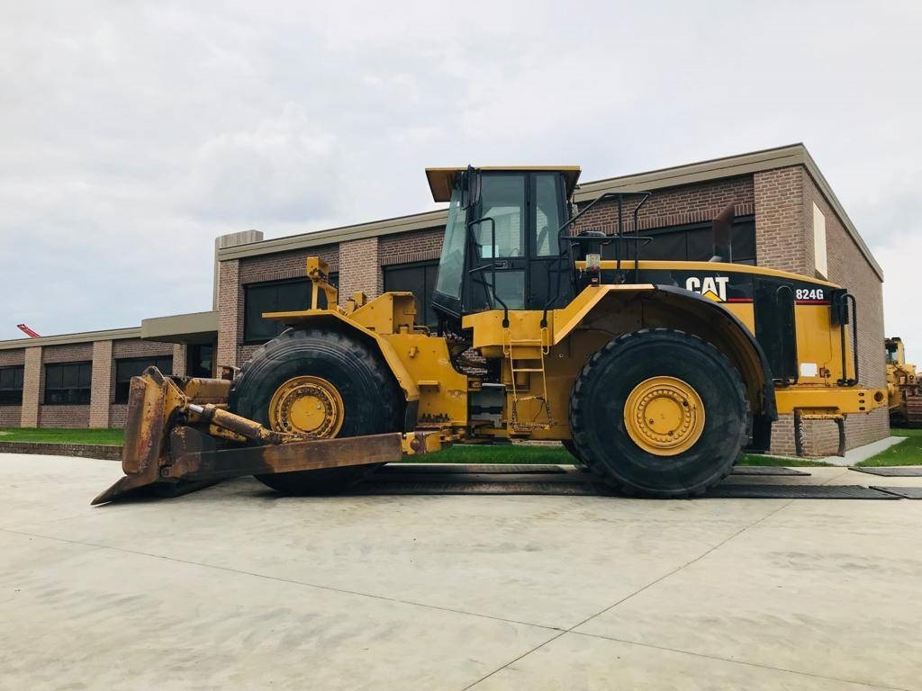 CAT 824 G - Булдозер: снимка 1 CAT 824 G - Булдозер: снимка 1