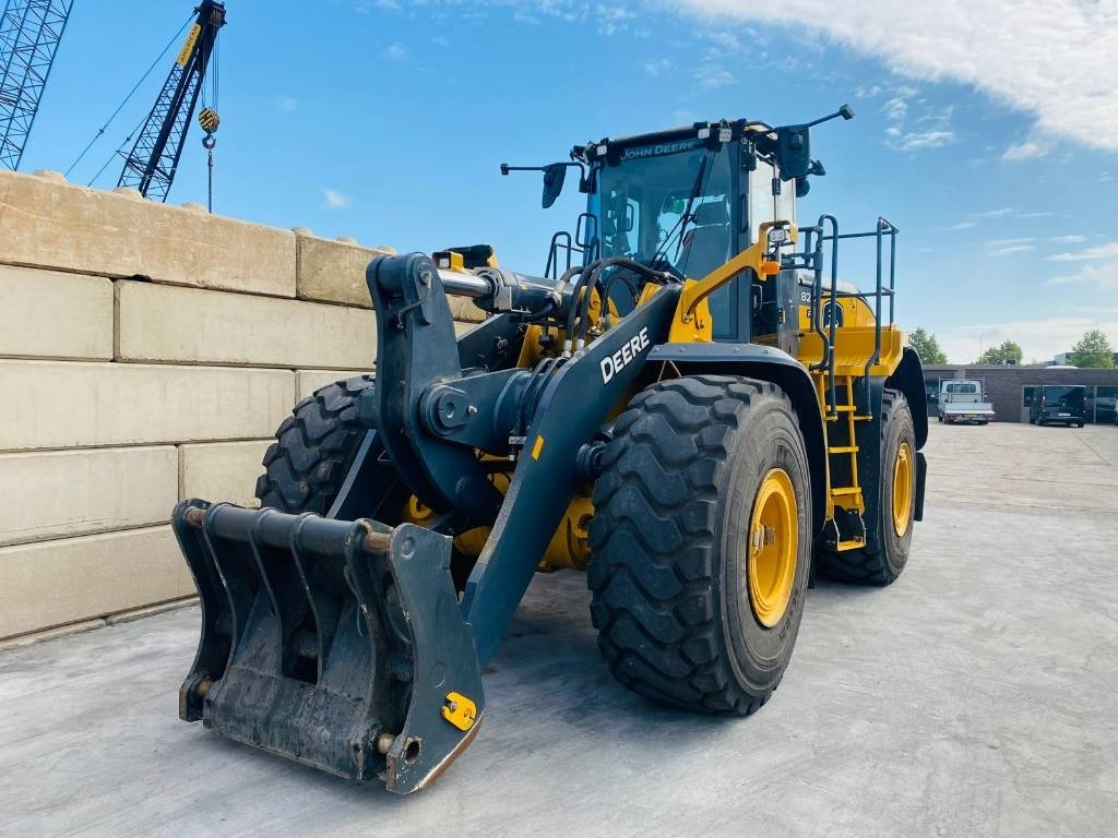 John Deere 824p - Колесен товарач: снимка 3 John Deere 824p - Колесен товарач: снимка 3