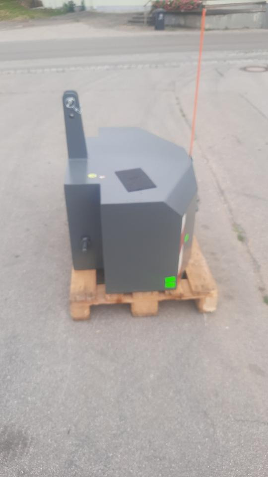 Frontgewicht Ballast Heckgewicht 1000kg Traktor Gewicht Fendt - Противовес: снимка 4 Frontgewicht Ballast Heckgewicht 1000kg Traktor Gewicht Fendt - Противовес: снимка 4