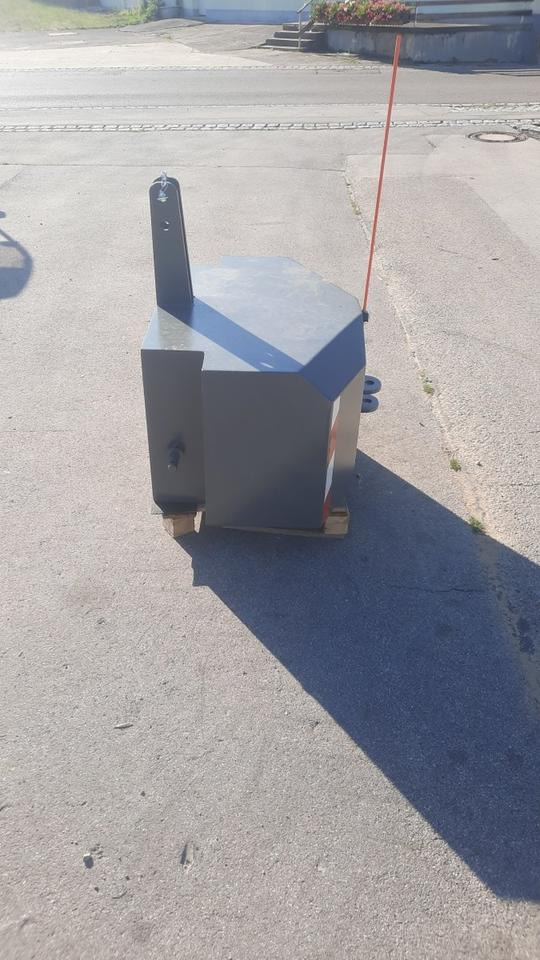 Frontgewicht Heckgewicht 300 - 1200kg Traktor Gewicht Schlepper - Противовес: снимка 4 Frontgewicht Heckgewicht 300 - 1200kg Traktor Gewicht Schlepper - Противовес: снимка 4