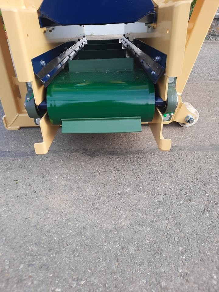 Liegeboxen Einstreugerät Futterverteilgerät Hoflader Radlader Cat - Техника за животновъдство: снимка 5 Liegeboxen Einstreugerät Futterverteilgerät Hoflader Radlader Cat - Техника за животновъдство: снимка 5