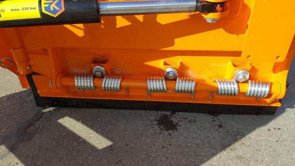 Schneeschild Vario 1,8m Schlepper Radlader Hoflader Kramer - Гребло за сняг: снимка 5 Schneeschild Vario 1,8m Schlepper Radlader Hoflader Kramer - Гребло за сняг: снимка 5