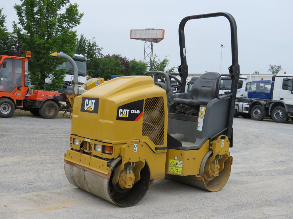 CATERPILLAR Tandem-Vibrationswalze CB14 B Baumaschine - Валяк: снимка 1 CATERPILLAR Tandem-Vibrationswalze CB14 B Baumaschine - Валяк: снимка 1