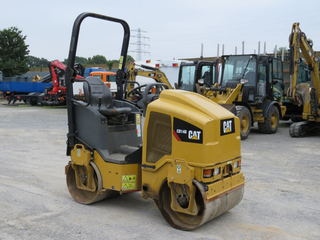CATERPILLAR Tandem-Vibrationswalze CB14 B Baumaschine - Валяк: снимка 2 CATERPILLAR Tandem-Vibrationswalze CB14 B Baumaschine - Валяк: снимка 2