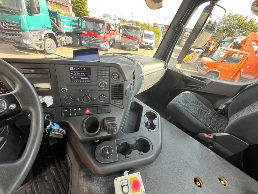 Камион MERCEDES-BENZ Arocs 3236 8x4 Betonmischer Deutsch Top AP Achsen: снимка 10 Камион MERCEDES-BENZ Arocs 3236 8x4 Betonmischer Deutsch Top AP Achsen: снимка 10