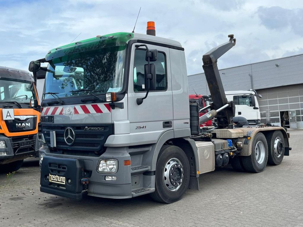 Mercedes-Benz Actros 2641 L 6x2 Abrollkipper 159TKM kuz.Radsta - Камион: снимка 1 Mercedes-Benz Actros 2641 L 6x2 Abrollkipper 159TKM kuz.Radsta - Камион: снимка 1
