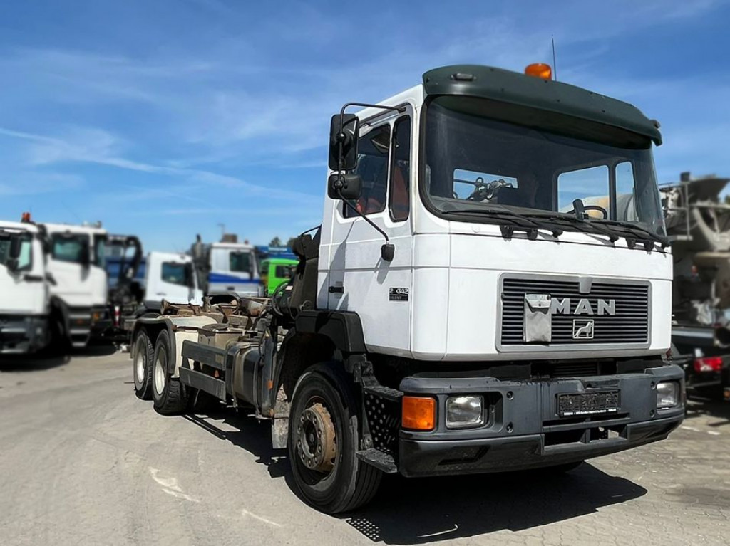 MAN F2000 27.342 6x4 Abrollkipper mit Kran - Мултилифт с кука камион, Камион с кран: снимка 2 MAN F2000 27.342 6x4 Abrollkipper mit Kran - Мултилифт с кука камион, Камион с кран: снимка 2