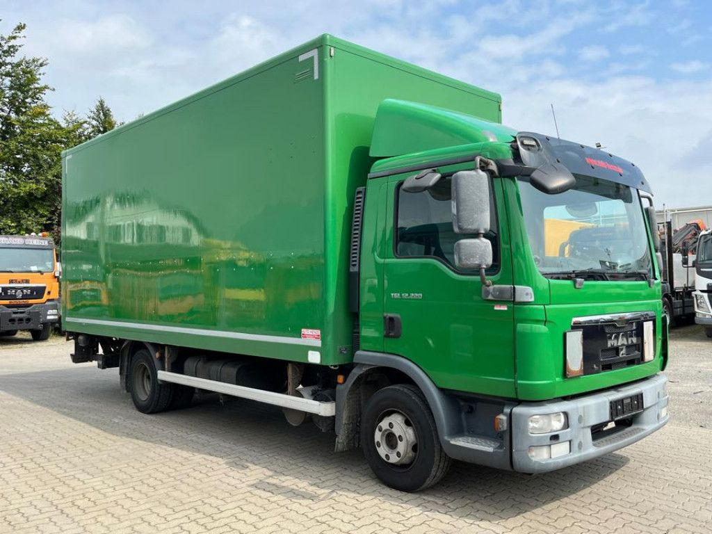 MAN TG-L 12.220 4x2 BL Standardkoffer LBW LBW 1.5 to - Камион фургон: снимка 2 MAN TG-L 12.220 4x2 BL Standardkoffer LBW LBW 1.5 to - Камион фургон: снимка 2