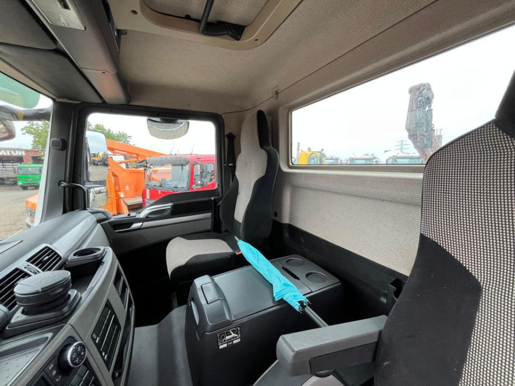 MAN TG-M 18.320 4x2 Absetzkipper Meiller, Funk - Мултилифт за контейнери камион: снимка 2 MAN TG-M 18.320 4x2 Absetzkipper Meiller, Funk - Мултилифт за контейнери камион: снимка 2