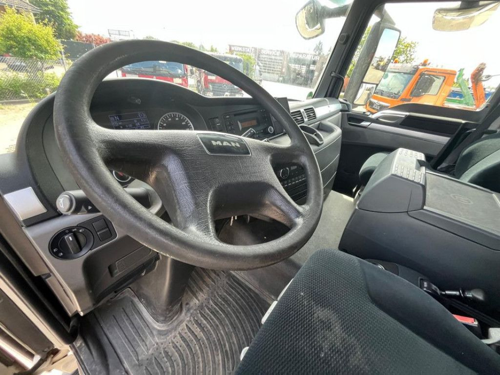 Камион с кран MAN TG-S 26.360 6x2-2LL Pritsche Heckkran 34m/to, Ji: снимка 6