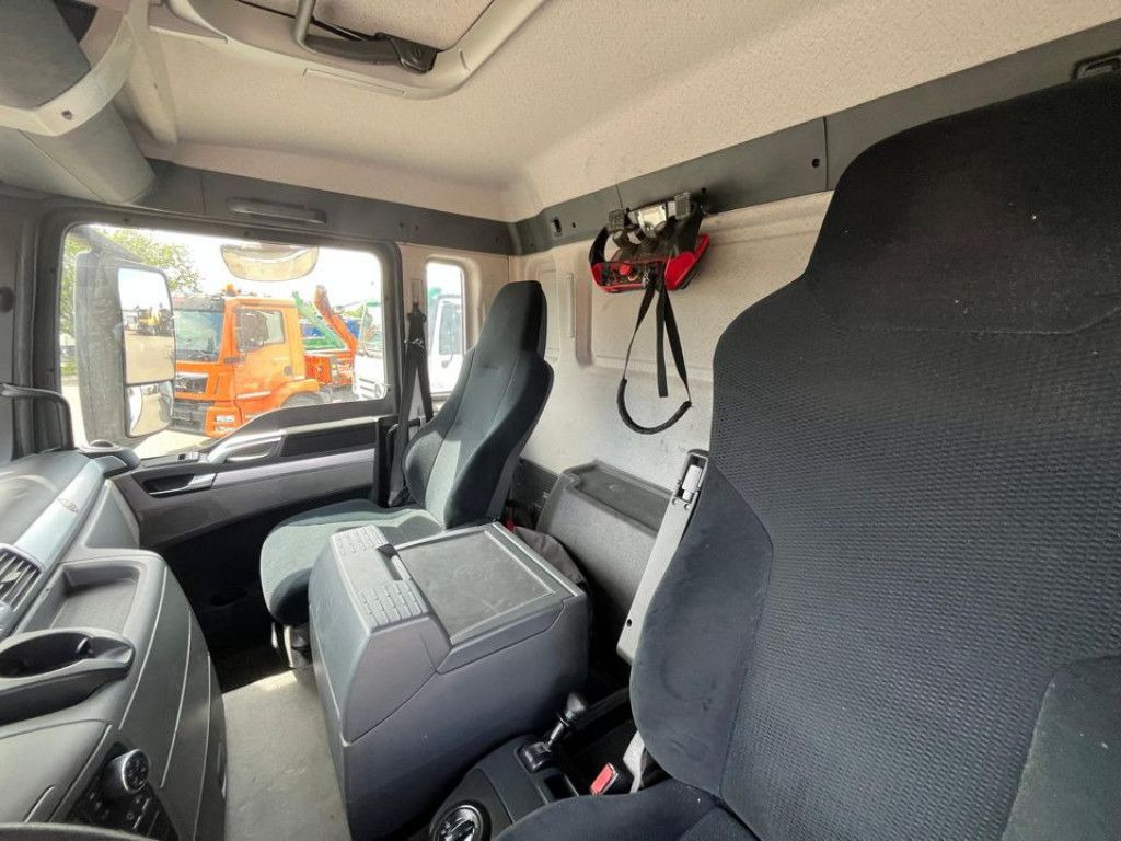 Камион с кран MAN TG-S 26.360 6x2-2LL Pritsche Heckkran 34m/to, Ji: снимка 11