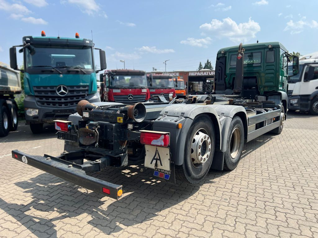 MAN TG-S 26.400 6x2-2 BL Abrollkipper org. nur237TKM - Мултилифт с кука камион: снимка 4 MAN TG-S 26.400 6x2-2 BL Abrollkipper org. nur237TKM - Мултилифт с кука камион: снимка 4