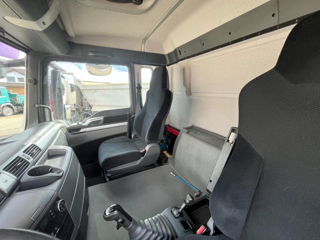 MAN TG-S 26.440 6x4 BB 3-Achs Kipper Schalter - Самосвал камион: снимка 2 MAN TG-S 26.440 6x4 BB 3-Achs Kipper Schalter - Самосвал камион: снимка 2